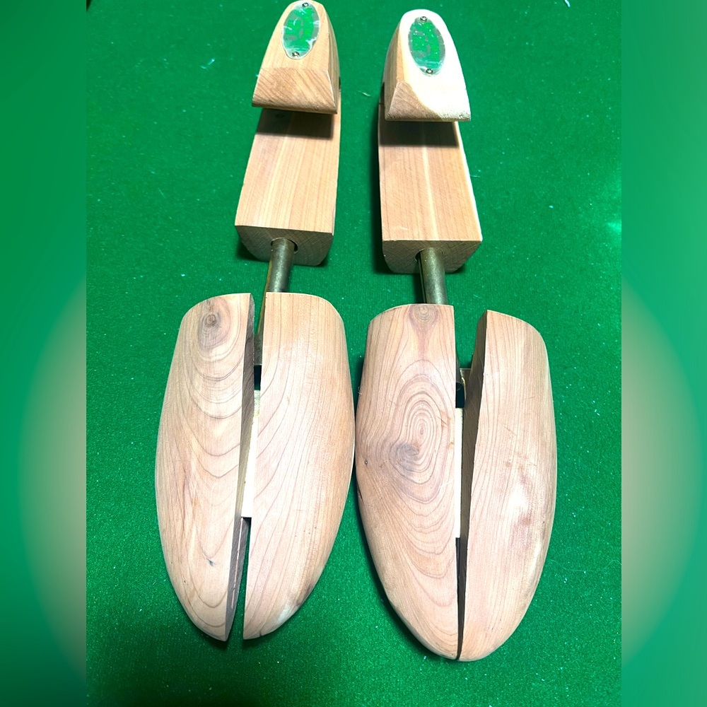 Moneysworth & Best Wood Shoes Trees Pairs Size M.